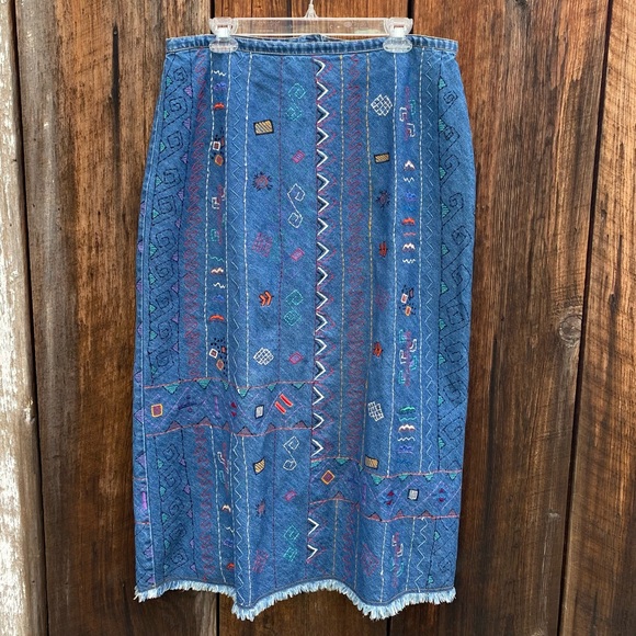 Jupe Jeans Brodée – Taille S – Occasion Très Bon état